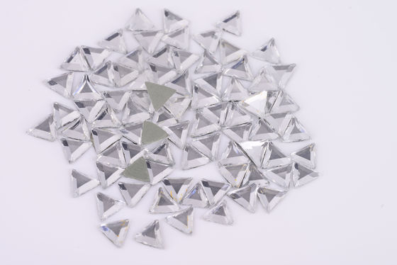 Perle di cristallo senza piombo di forma del triangolo, cristalli di rocca di cristallo per abbigliamento